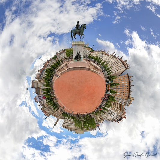 360-degree view of a circular cityscape with a statue on a pedestal.