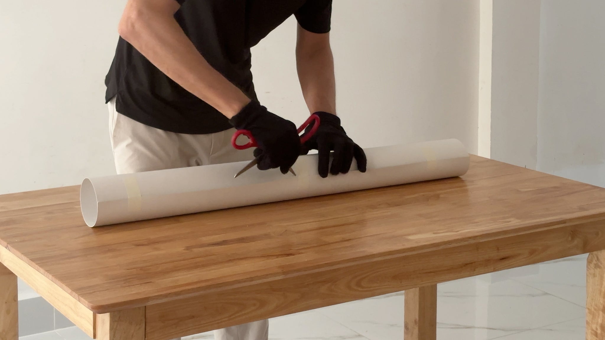 Little Big World print process by Jean-Charles Garrivet, showing how to carefully open the protective tube after receiving a fine art photography print.